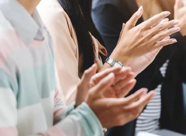 people clapping